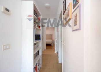 Hall / corridoio - Three-room apartment Via di Villa Giulia
 
39, Fano - photo 9