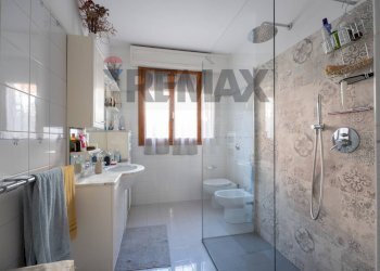 Bagno - Three-room apartment Via di Villa Giulia
 
39, Fano - photo 15