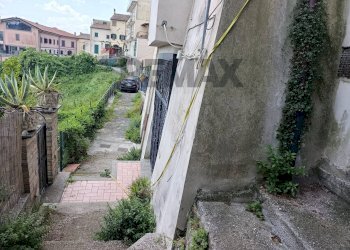 Giardino - Bilocale via dei magazzini
 
15, Genzano di Roma - foto 8