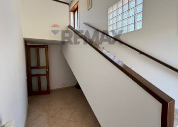 Scale - Villa via della batteria siacci
 
62 a, Anzio - photo 4
