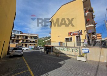 Edificio all\'aperto - Four-room apartment via san nicolò
 
6, Aci Catena - photo 1