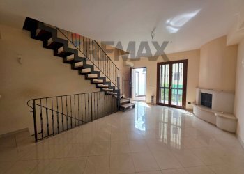 Soggiorno - Four-room apartment via san nicolò
 
6, Aci Catena - photo 4