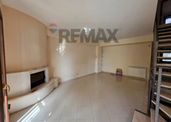 Soggiorno - Four-room apartment via san nicolò
 
6, Aci Catena - photo 5