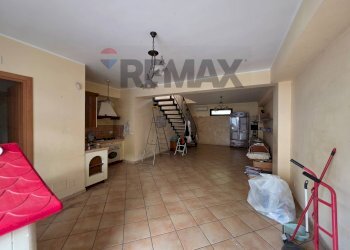 Soggiorno - Four-room apartment via san nicolò
 
6, Aci Catena - photo 17