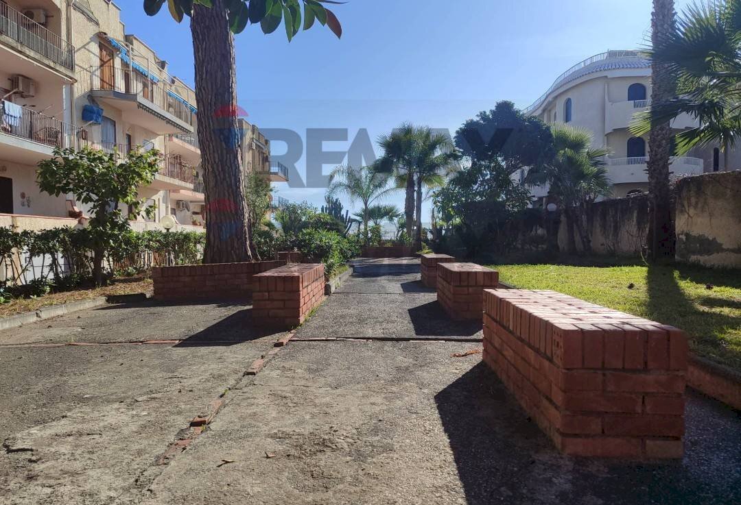 Edificio all\'aperto - Three-room apartment VIA RECANATI
11, Giardini-Naxos - photo 2