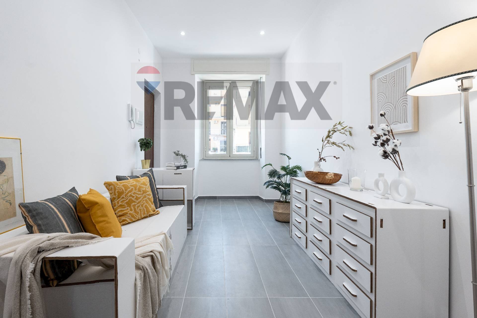 Hall / corridoio - Four-room apartment Via Mongibello
 
39, Catania - photo 3
