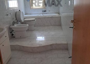 Bagno - Appartamento viale statuto dei lavoratori
 
185, Adrano - foto 14
