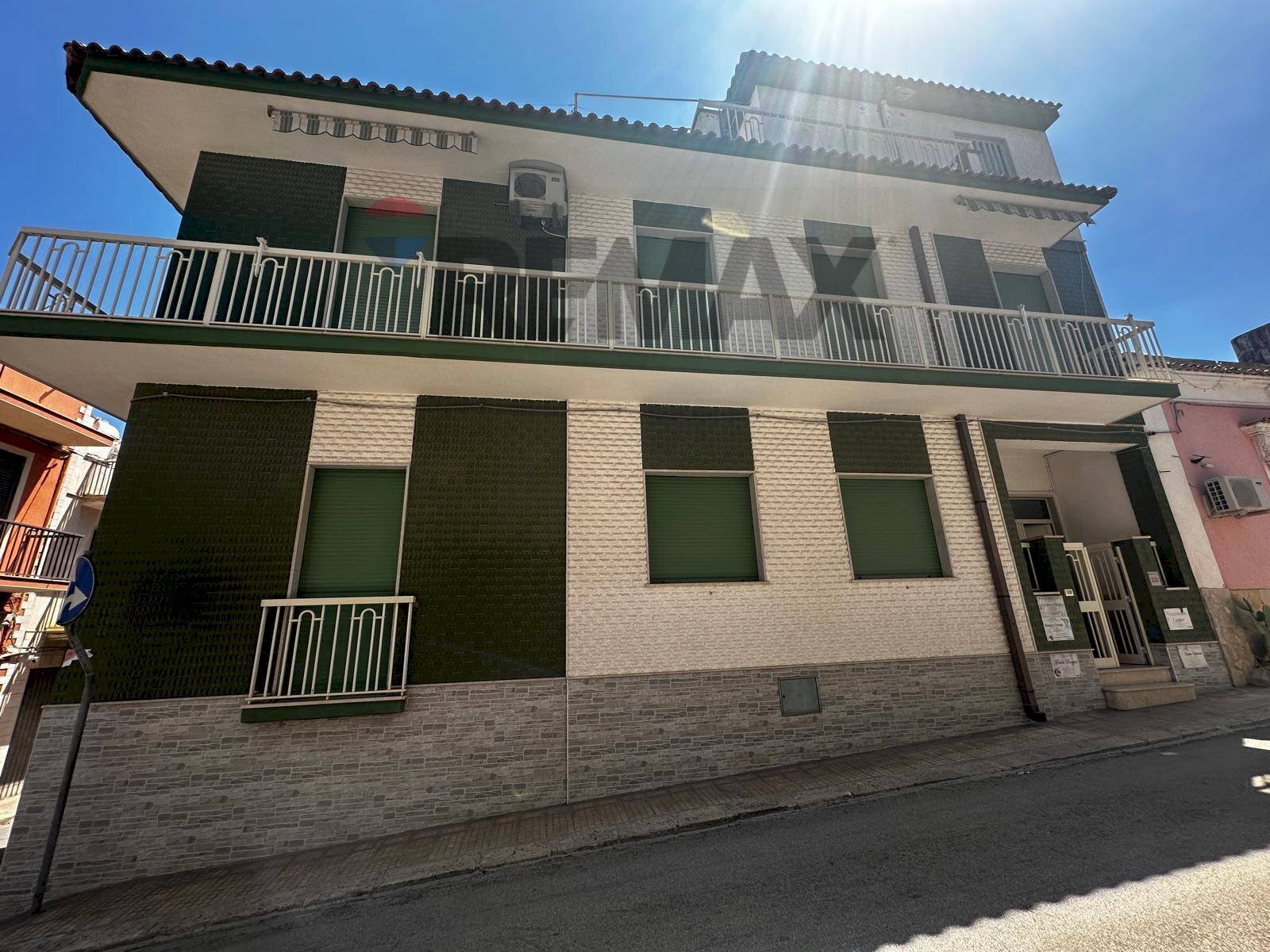 Edificio all\'aperto - Casa indipendente Via Emilio Calogero
 
19, Pachino - foto 1