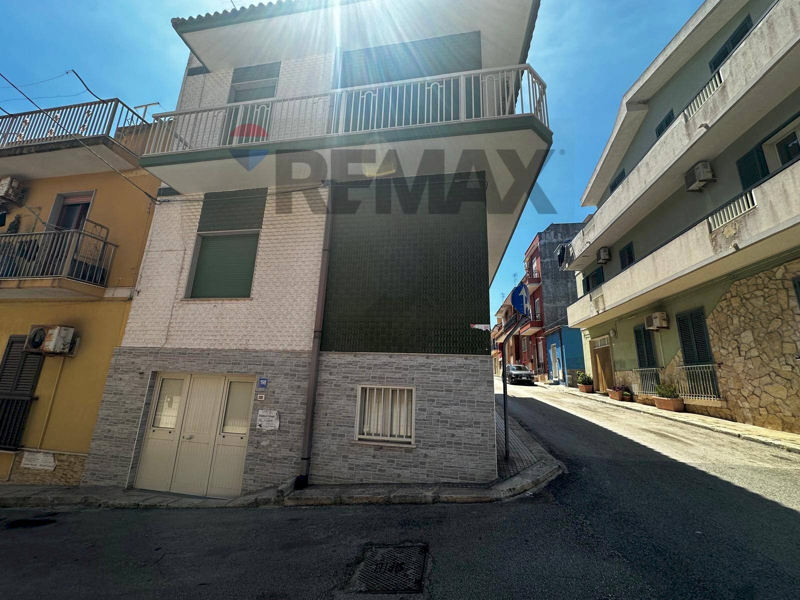 Edificio all\'aperto - Casa indipendente Via Emilio Calogero
19, Pachino - foto 3