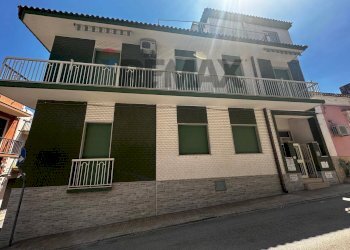 Edificio all\'aperto - Casa indipendente Via Emilio Calogero
 
19, Pachino - foto 1