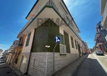 Edificio all\'aperto - Casa indipendente Via Emilio Calogero
 
19, Pachino - foto 2