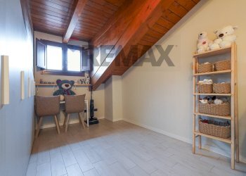 Camera / camera da letto - Three-room apartment via XXV Aprile
 
4, Mezzago - photo 17