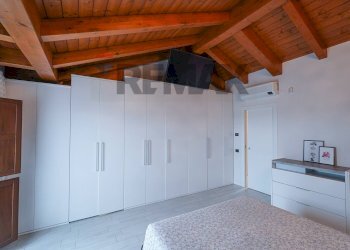 Camera / camera da letto - Three-room apartment via XXV Aprile
 
4, Mezzago - photo 22