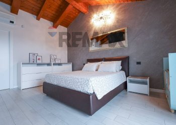 Camera / camera da letto - Three-room apartment via XXV Aprile
 
4, Mezzago - photo 23