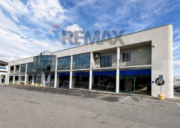 Edificio all\'aperto - Commercial Premises Viale Fratelli Kennedy
15, Pedrengo - photo 1