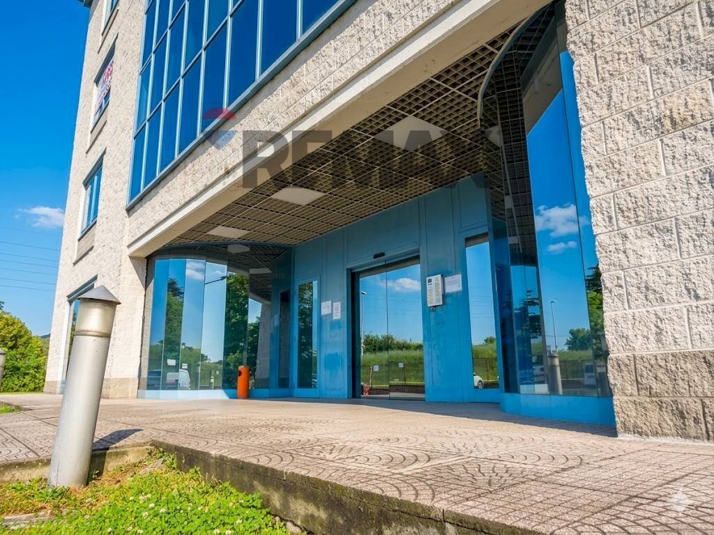 Edificio all\'aperto - Ufficio Piazzale Schumm, Alpignano - foto 2
