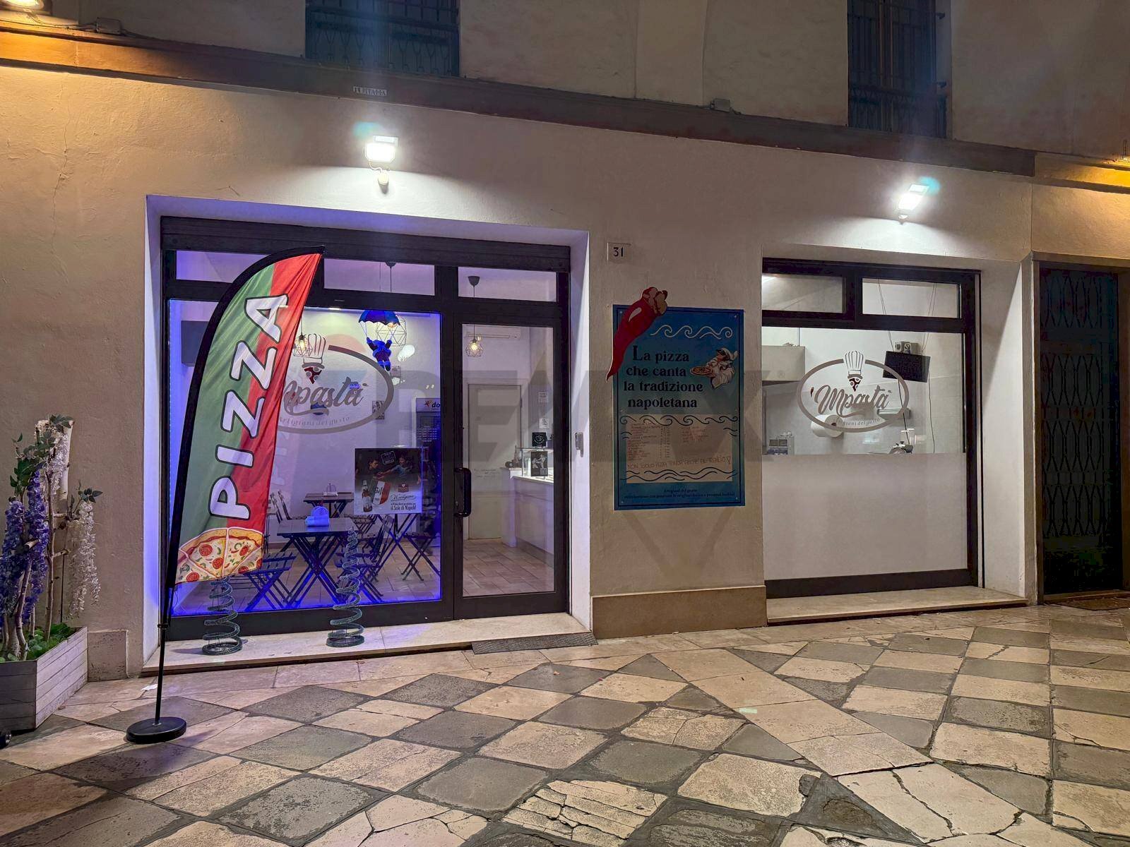 vetrine -esterno - Commercial Premises Santarcangelo di Romagna - photo 1