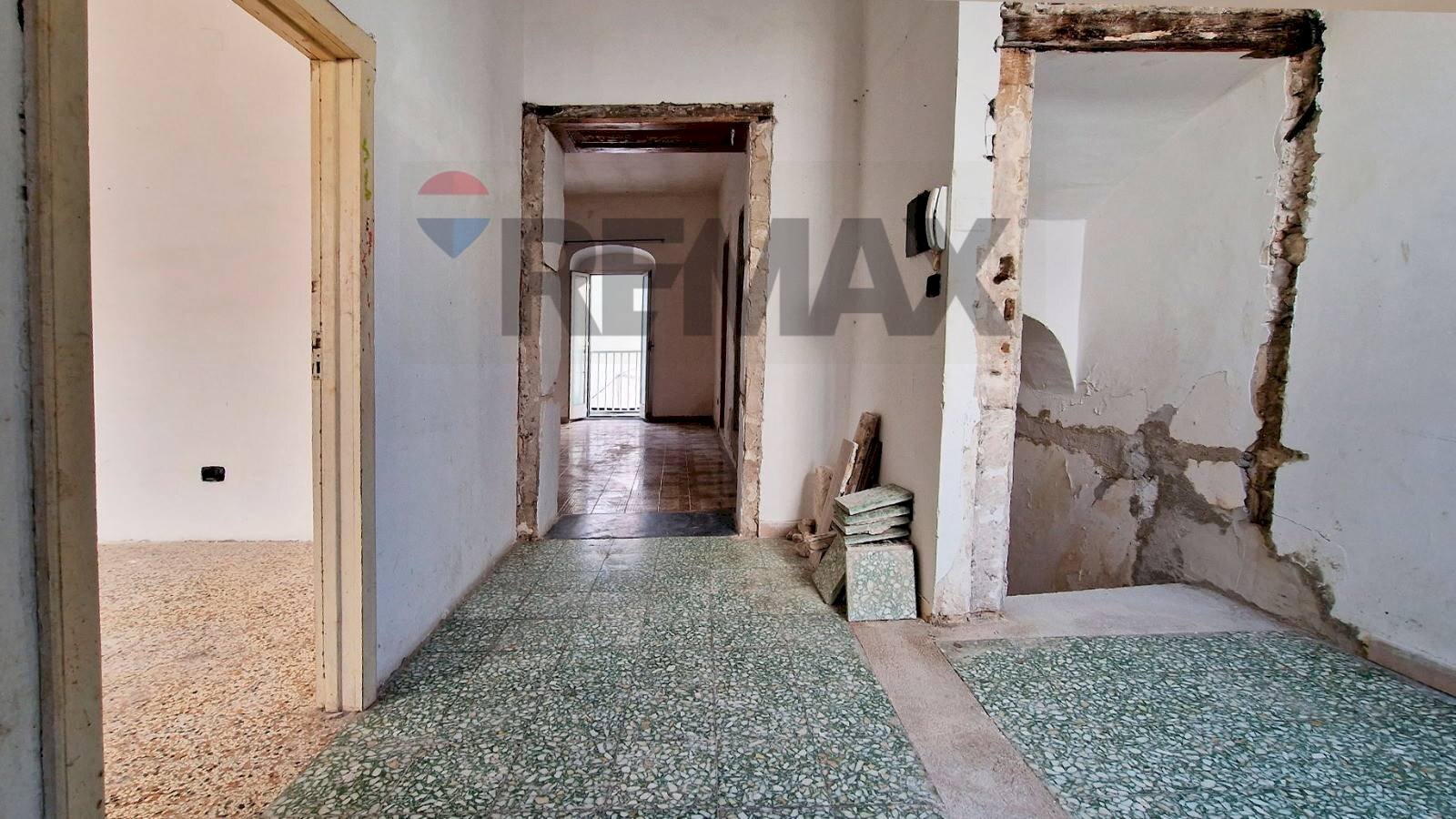 Hall / corridoio - Three-room apartment Via Diaz
32, Vieste - photo 3