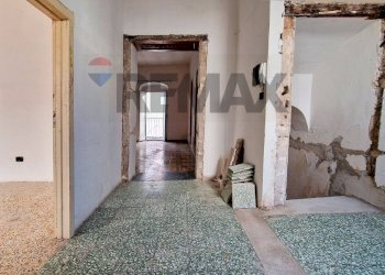 Hall / corridoio - Three-room apartment Via Diaz
 
32, Vieste - photo 3