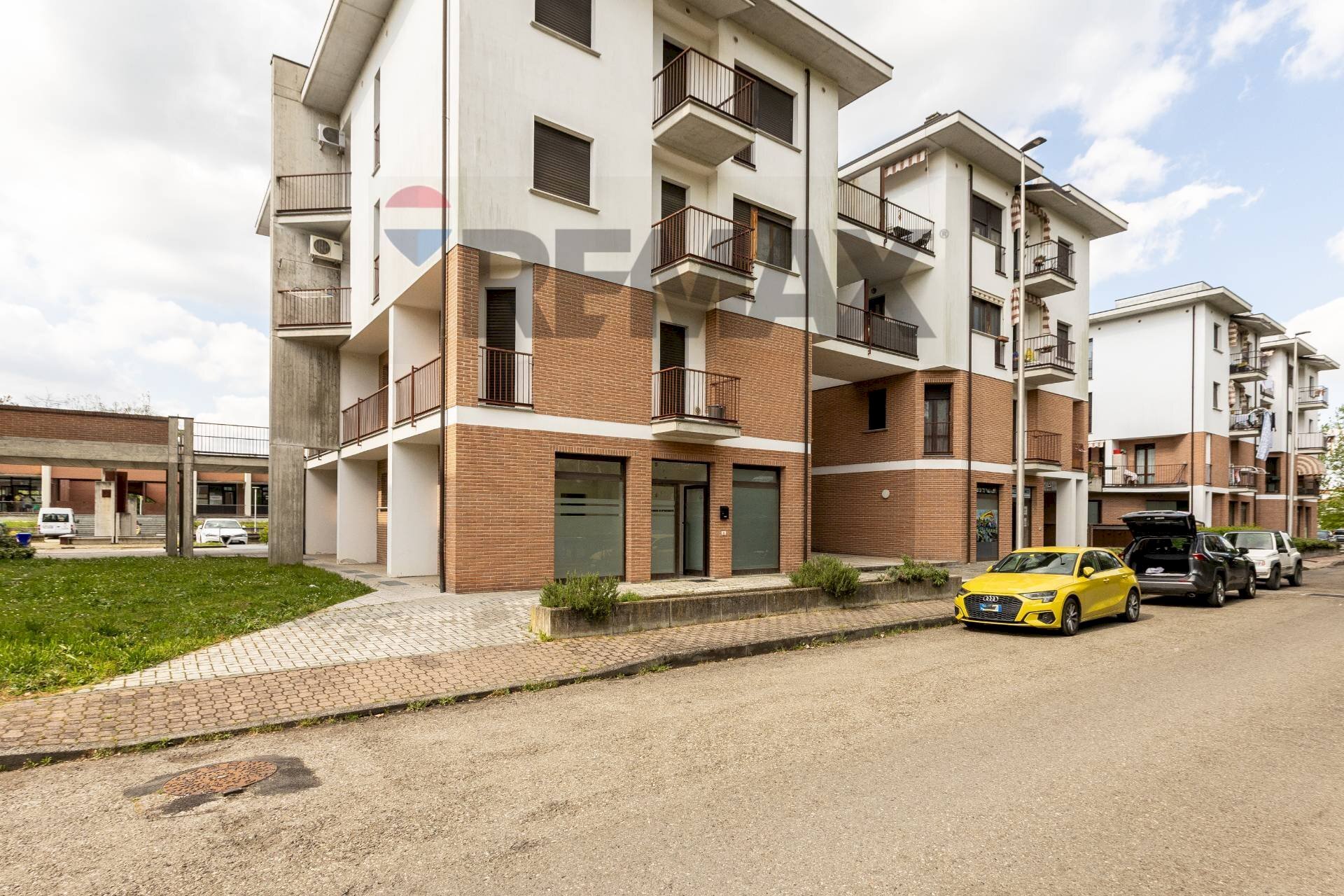 Edificio all\'aperto - Shop Piazza Borsellino e Falcone
2, Salsomaggiore Terme - photo 2
