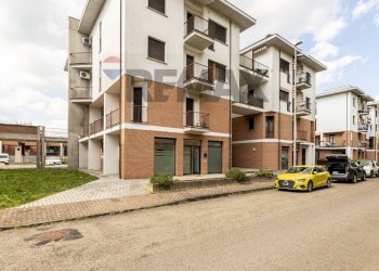 Edificio all\'aperto - Shop Piazza Borsellino e Falcone
2, Salsomaggiore Terme - photo 2
