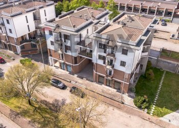 Edificio all\'aperto - Shop Piazza Borsellino e Falcone
2, Salsomaggiore Terme - photo 35