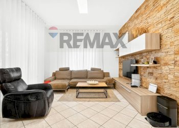 Soggiorno - Three-room apartment VIA PEGORARO
 
53, Gallarate - photo 2