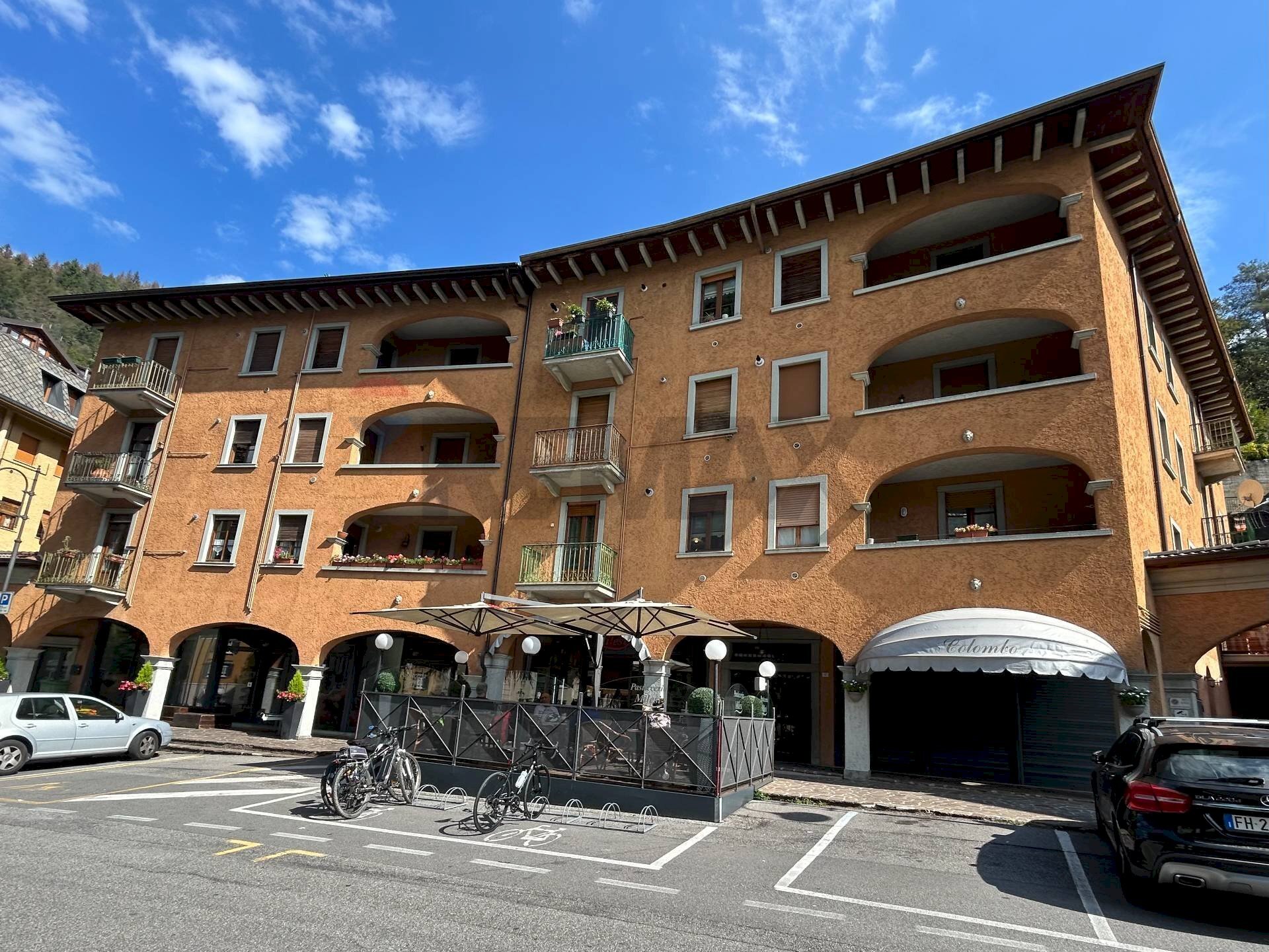 Edificio all\'aperto - Trilocale Piazza Brembana - foto 1