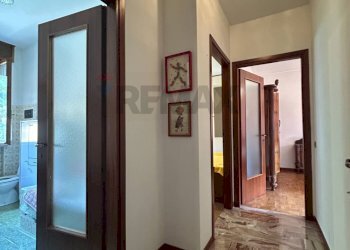 Hall / corridoio - Trilocale Piazza Brembana - foto 3