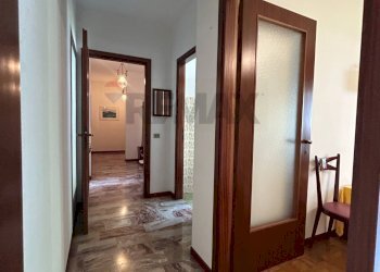 Hall / corridoio - Trilocale Piazza Brembana - foto 22