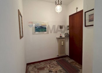 Hall / corridoio - Trilocale Piazza Brembana - foto 28