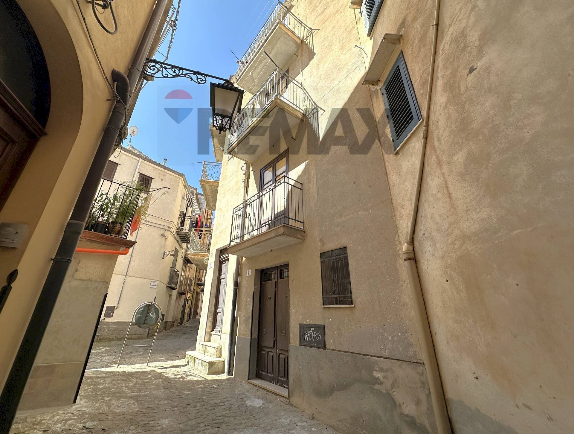 Edificio all\'aperto - Independent house Via degli aragonesi
 
3, Castelbuono - photo 1