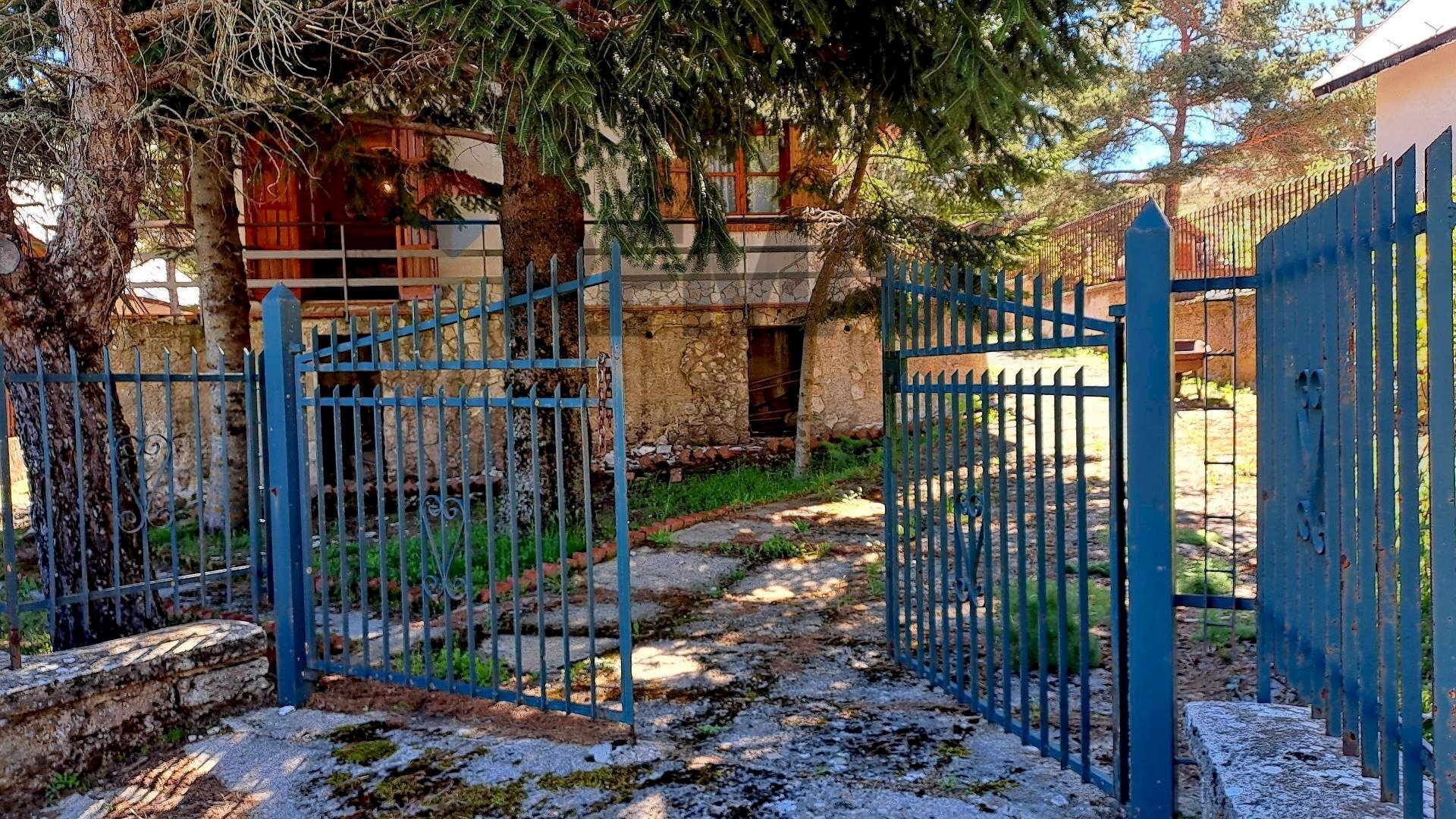 Cancello di ingresso - Casa indipendente MANDRIA DEL CONTE/PIANO ZUCCHI
s/n, Isnello - foto 3