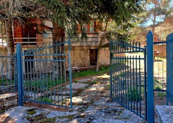Cancello di ingresso - Casa indipendente MANDRIA DEL CONTE/PIANO ZUCCHI
 
s/n, Isnello - foto 3