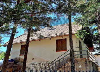 Prospetto laterale sinistro - Casa indipendente MANDRIA DEL CONTE/PIANO BATTAGLIA
 
s/n, Isnello - foto 2