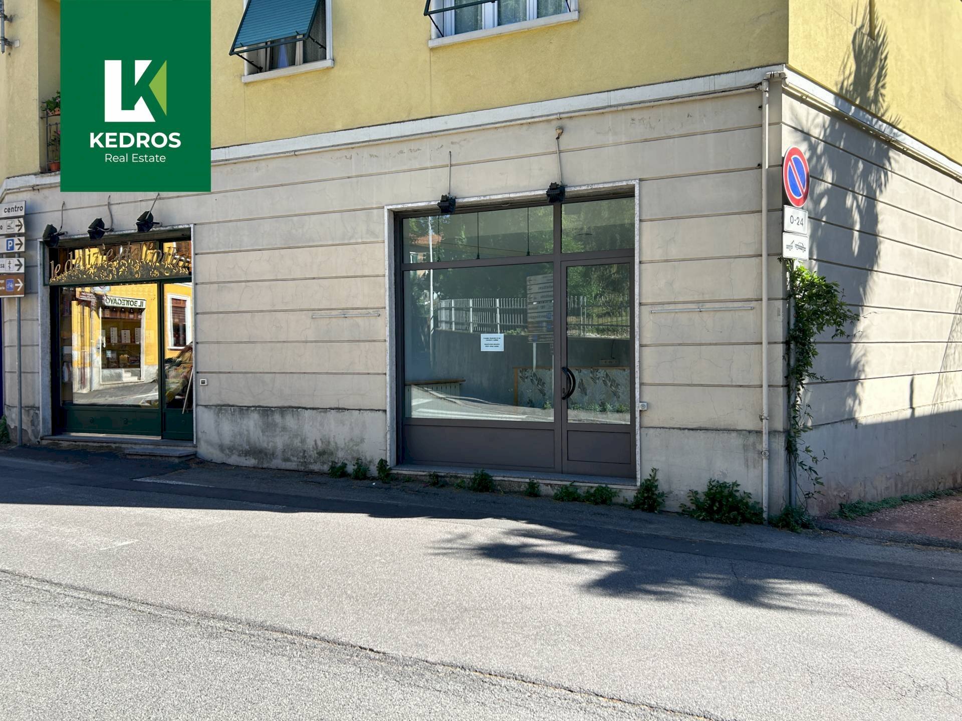 Foto 1 - Commercial Premises Viale Sant'Antonio
 
73, Varese - photo 1