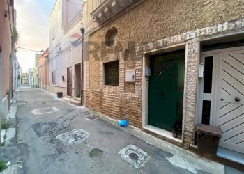 Edificio all\'aperto - Quadrilocale Via San Francesco D'Assisi
 
10, Latiano - foto 2