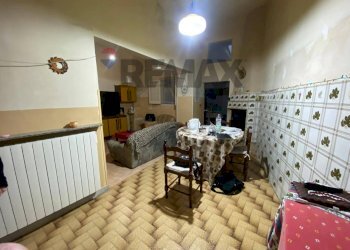 Sala da pranzo - Quadrilocale Via San Francesco D'Assisi
 
10, Latiano - foto 6