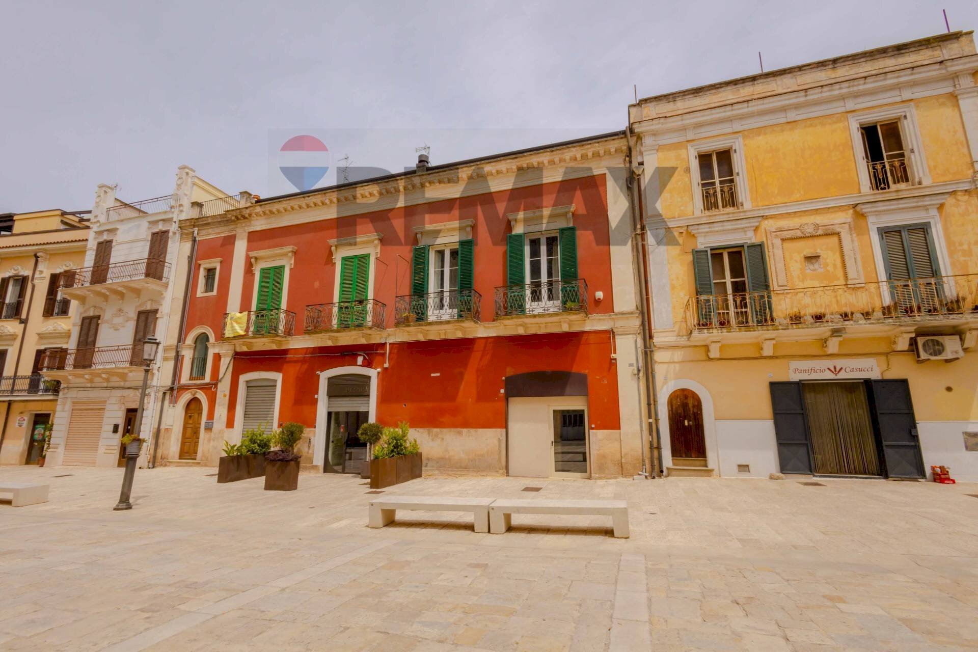 Edificio all\'aperto - Stabile - Palazzo Piazza Dei Martiri del 1799
 
42, Acquaviva delle Fonti - foto 1