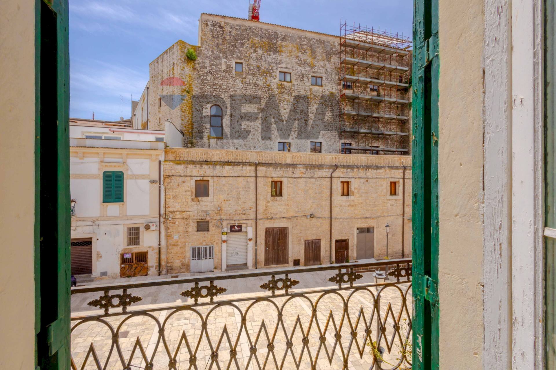 Edificio all\'aperto - Stabile - Palazzo Piazza Dei Martiri del 1799
42, Acquaviva delle Fonti - foto 2