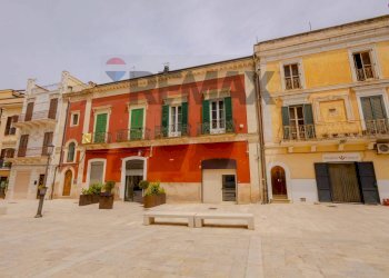 Edificio all\'aperto - Stabile - Palazzo Piazza Dei Martiri del 1799
 
42, Acquaviva delle Fonti - foto 1
