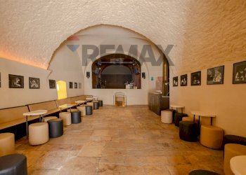 Hall / corridoio - Stabile - Palazzo Piazza Dei Martiri del 1799
 
42, Acquaviva delle Fonti - foto 9