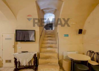 Scale - Stabile - Palazzo Piazza Dei Martiri del 1799
 
42, Acquaviva delle Fonti - foto 13