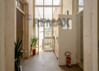 Ricezione / Lobby - Stabile - Palazzo Piazza Dei Martiri del 1799
 
42, Acquaviva delle Fonti - foto 24