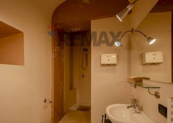 Bagno - Stabile - Palazzo Piazza Dei Martiri del 1799
 
42, Acquaviva delle Fonti - foto 31