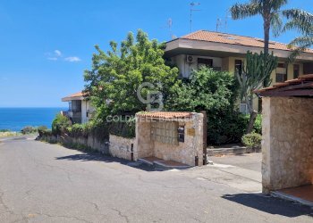Foto 1 - Quadrilocale VIA PRINCIPI RIGGIO
 
8, Aci Catena - foto 1