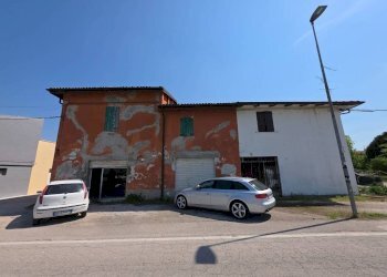 Facciata - Casa indipendente via Scorsuro, 155, Poggio Renatico - foto 1