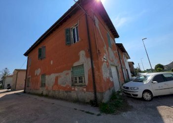 Facciata - Casa indipendente via Scorsuro, 155, Poggio Renatico - foto 2