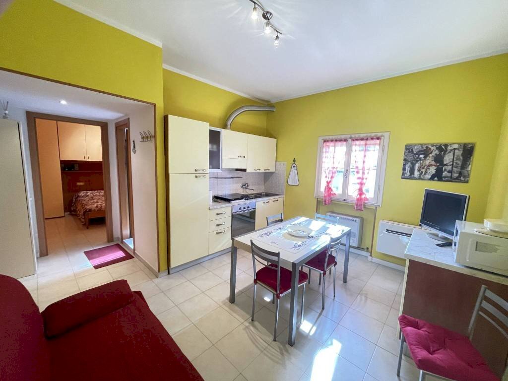Salone - Bilocale viale dei Pini, Ravenna (zona Porto Corsini) - foto 3