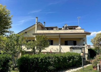 Facciata - Villa via del Melograno, 51, Anzio - photo 24